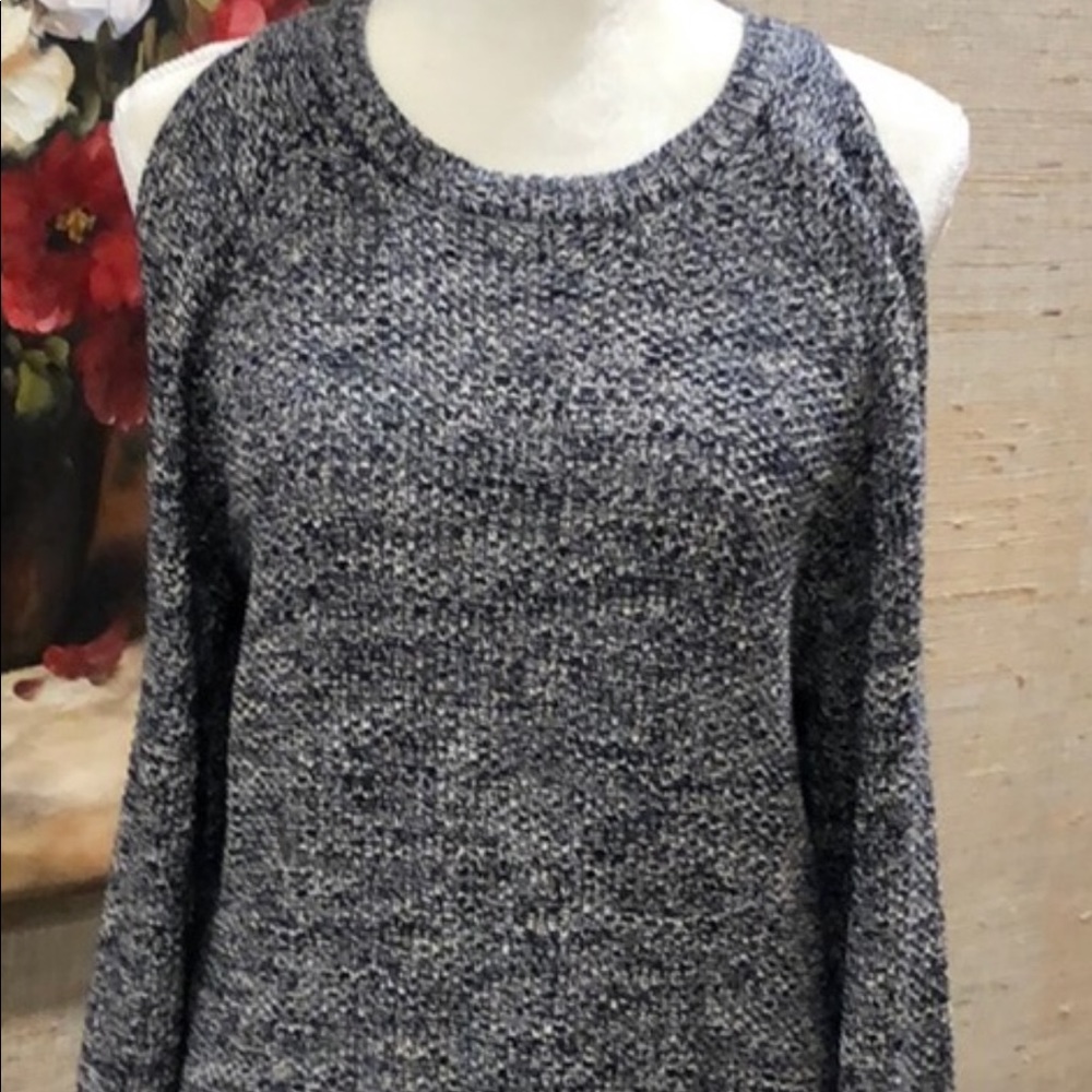 New🌻Elan Cold shoulder sweater
